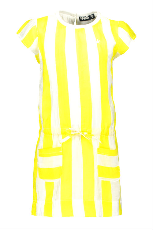 Like Flo girls YD yellow dress F902-5837 Like Flo girls YD yellow dress F902-5837,  geel met offwhite gestreept soepel vallend jurkje. Dit is een op en top zomer item. Heerlijk soepel stofje en de pasvorm is lekker nonchalant. Het touwtje om de middel kan je wat strakker knopen om zo wat extra taille te creëren. Dit jurkje heeft een voering van off-white stretch viscose. Combineer met een witte sneaker en je bent ready for summer! We hebben meer artikelen van dit leuke merk Like Flo Mocht u een op zoek zijn naar een ander artikel of kleur of staat uw maat er niet meer tussen dan kunt u ons mailen op info@binkenblink.nl. We kunnen alles bijbestellen maar doen dit niet meer in de uitverkoop. Uw bestelling wordt gratis verzonden vanaf €29,95 bij nieuwe collectie, bij sale vanaf €49,95, anders €3,64 per bestelling  binnen Nederland en we verzenden iedere werkdag. Neem ook eens een kijkje in het lookbook van dit leuke merk. Like Flo kinderkleding, zomer jurk F902-5837-550 yellow stripe